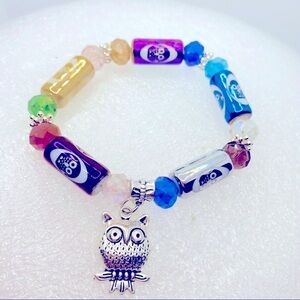 Bracelet Owl Glass iridescent beads. ADORABLE